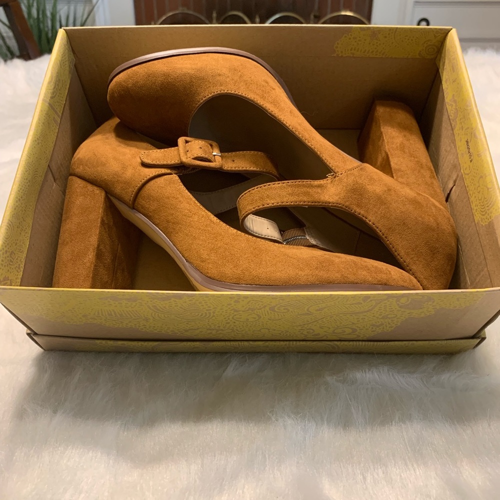 Beautiful Mix No. six cognac Mary Jane shoes!